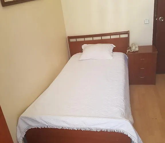 Residencial Central Гостевой дом Калдаш-да-Раинья